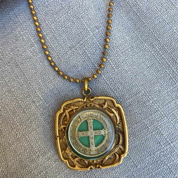 VSA Virgins Saints and Angels Necklace - Gold Tone Green Vintage Antique Cross - Picture 1 of 11